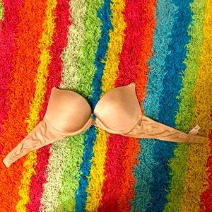 Victoria’s Secret very sexy pushup convertible bra